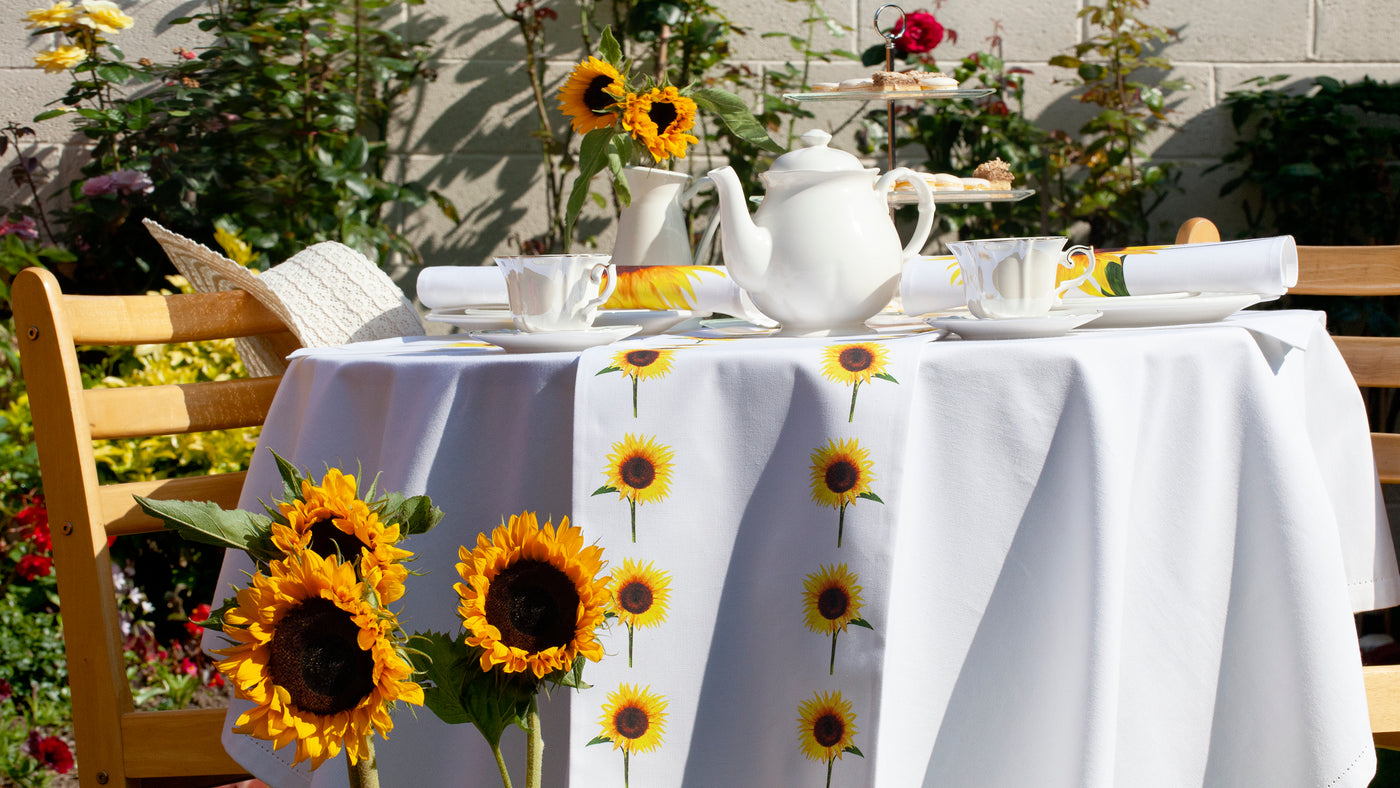 Summer dream. Sunflower table setting. Table runner, napkins and placemats .